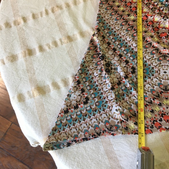 🎁2/$12 LG AB STUDIO MULTI-COLOR SCOOP NECK WING HEM TOP - Picture 8 of 12